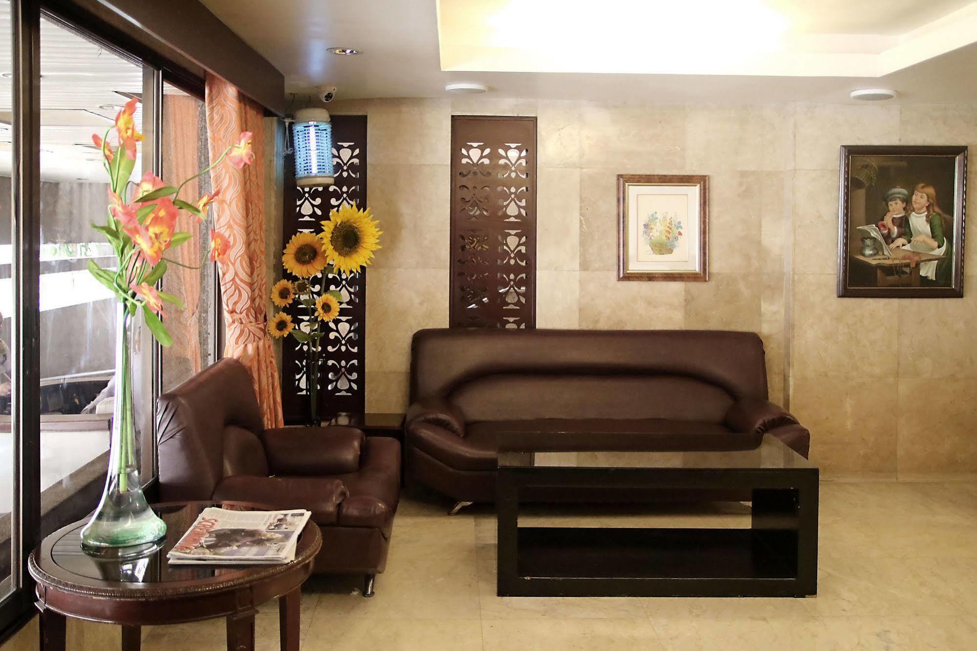 Cherry Blossoms Hotel Manila Exterior foto