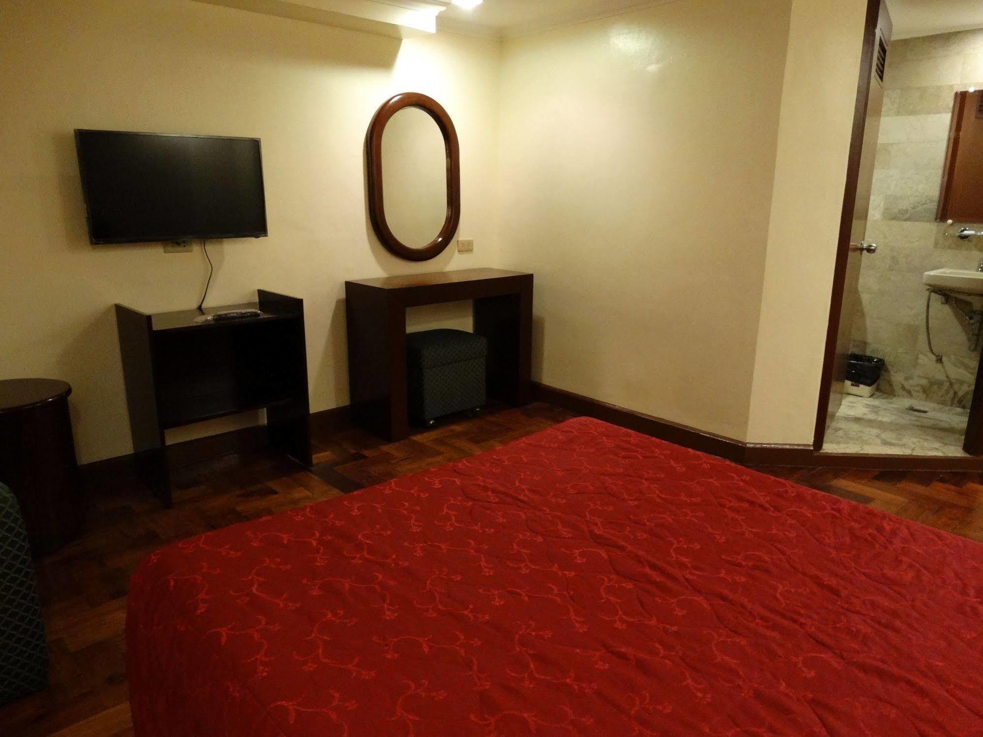 Cherry Blossoms Hotel Manila Exterior foto