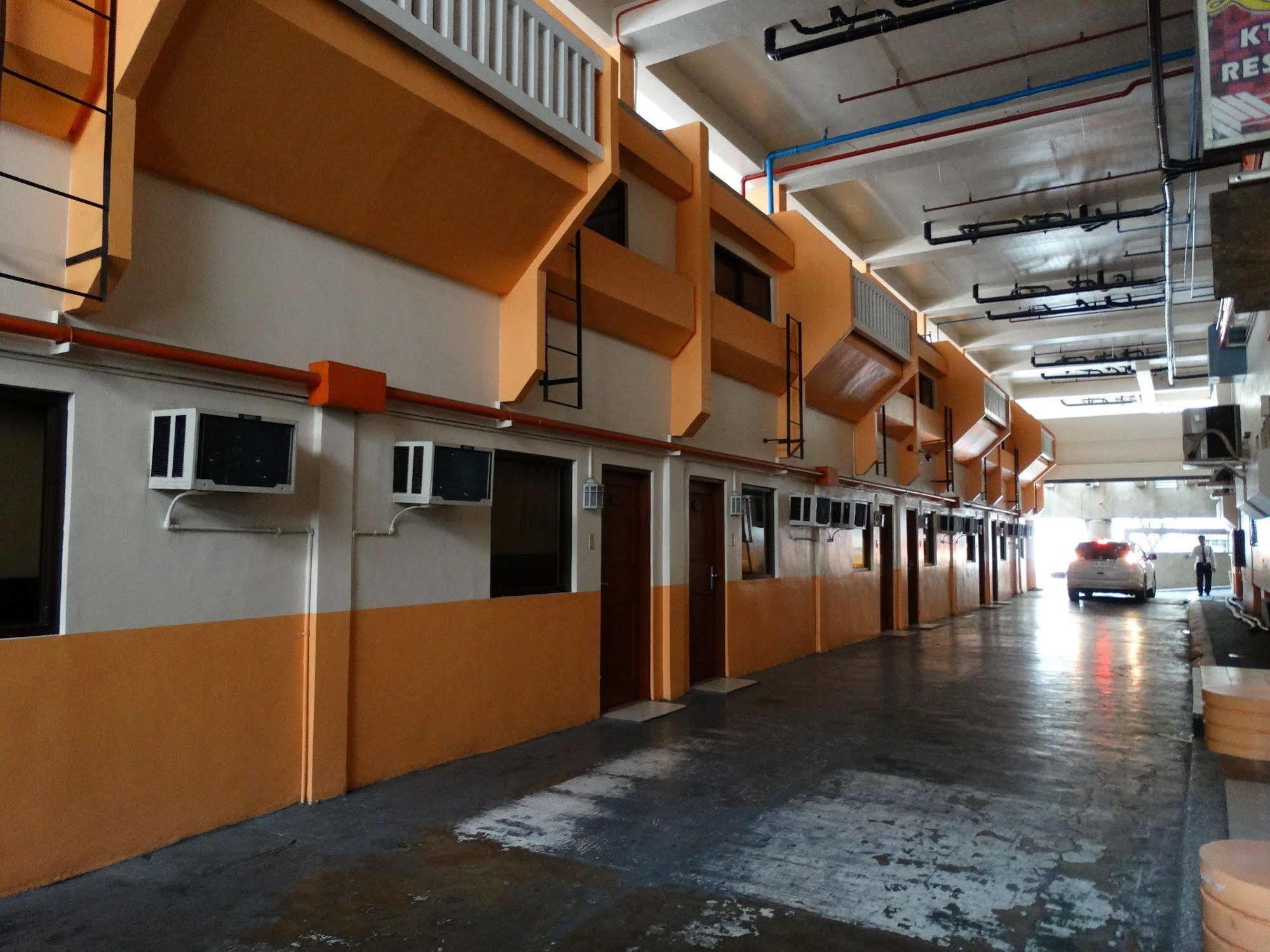 Cherry Blossoms Hotel Manila Exterior foto
