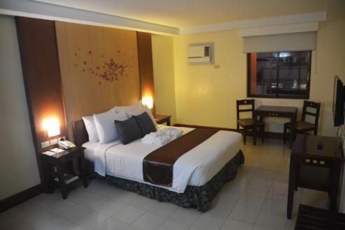Cherry Blossoms Hotel Manila Exterior foto