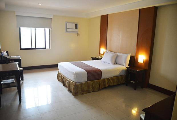 Cherry Blossoms Hotel Manila Exterior foto